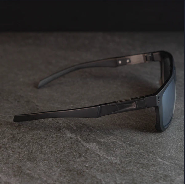 PM-01 CORSAIR (Diffused Black Frame)