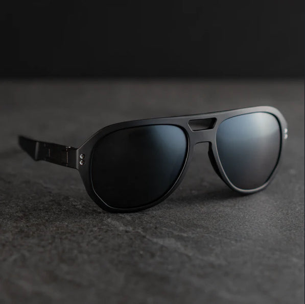 PM-06 CORSAIR (Diffused Black Frame)