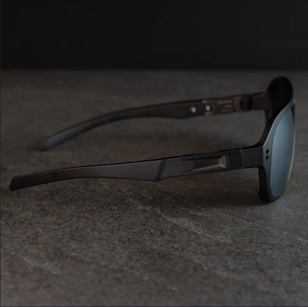 PM-06 CORSAIR (Diffused Black Frame)
