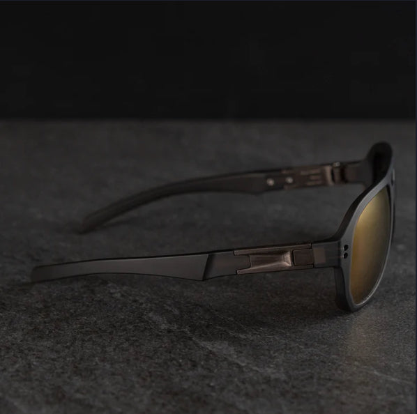 PM-06 CORSAIR (Diffused Taupe Frame)