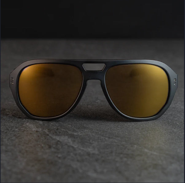 PM-06 CORSAIR (Diffused Black Frame)