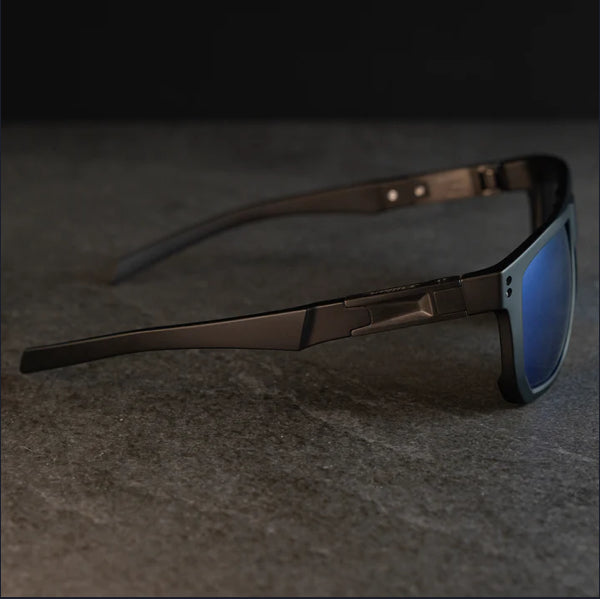 PM-01 CORSAIR (Diffused Black Frame)