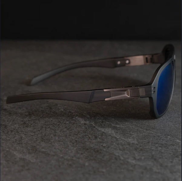 PM-06 CORSAIR (Diffused Taupe Frame)