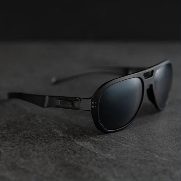 PM-06 CORSAIR (Diffused Black Frame)