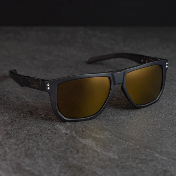 PM-01 CORSAIR (Diffused Black Frame)