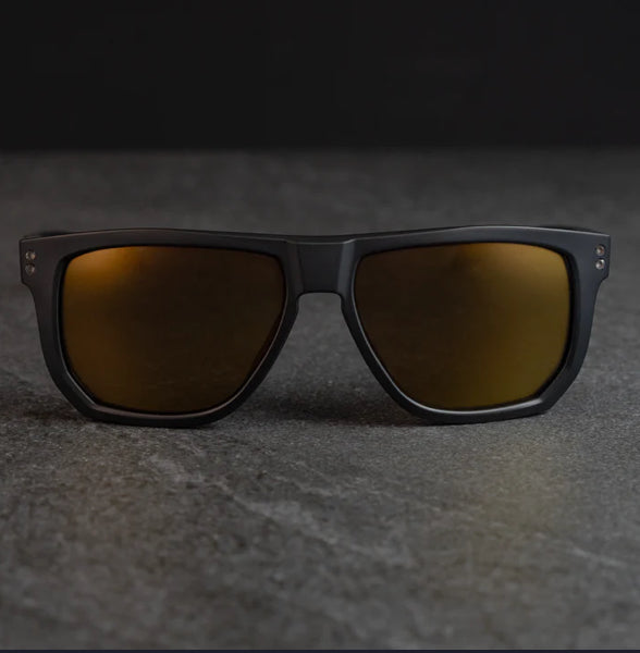 PM-01 CORSAIR (Diffused Black Frame)