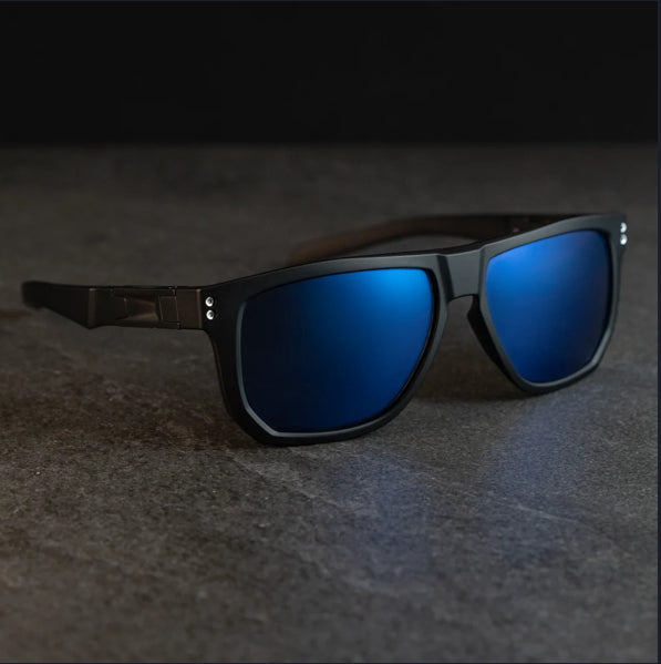 PM-01 CORSAIR (Diffused Black Frame)