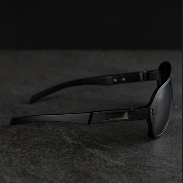 PM-06 CORSAIR (Diffused Black Frame)