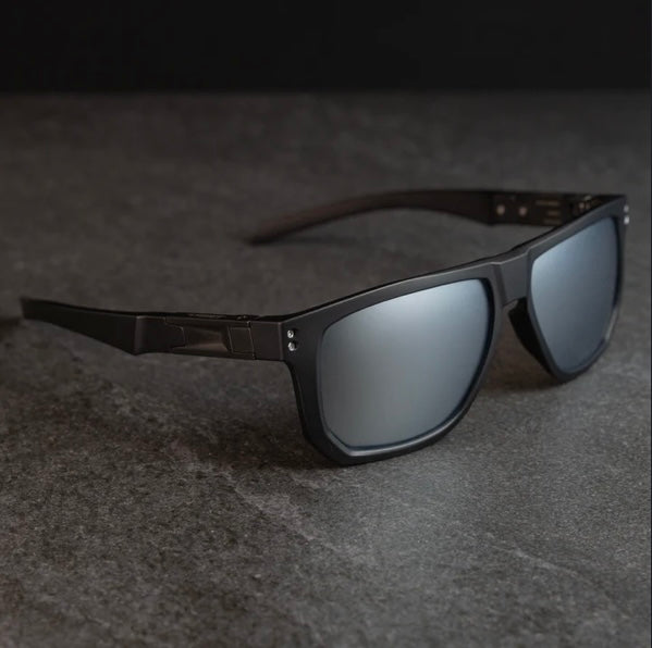 PM-01 CORSAIR (Diffused Black Frame)