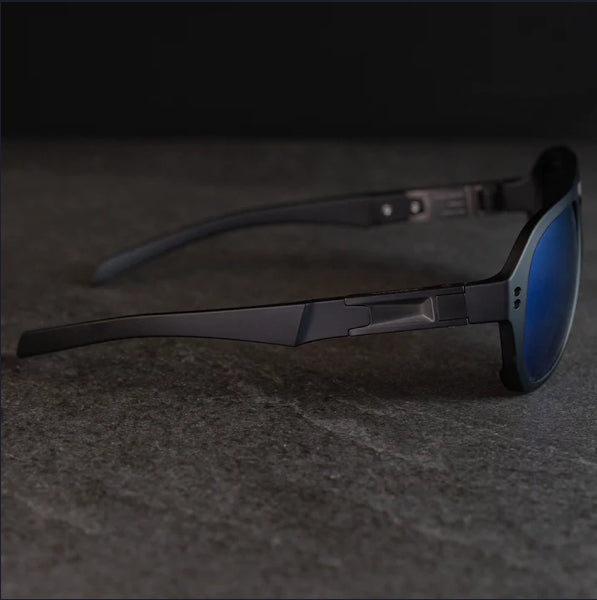 PM-06 CORSAIR (Diffused Black Frame)